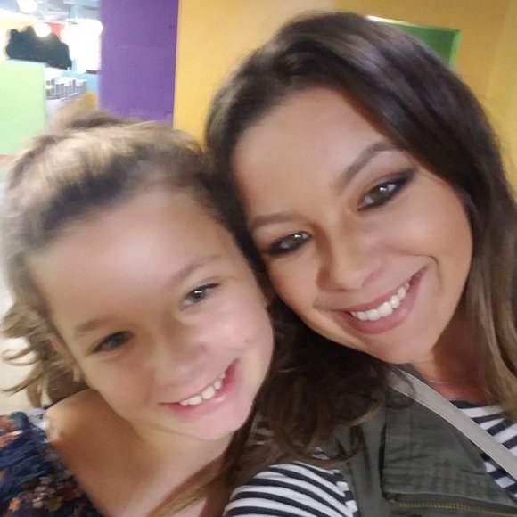 Meet your Posher - Picture 3 of 6